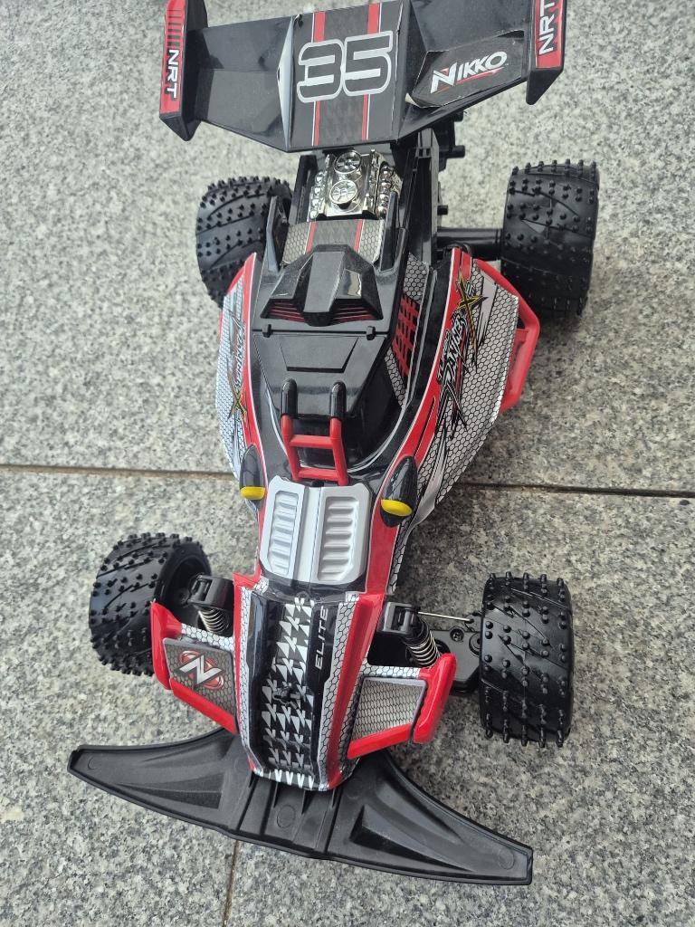 Elektrische bestuurbare auto, Hobby en Vrije tijd, Modelbouw | Radiografisch | Auto's, Ophalen of Verzenden, Zo goed als nieuw