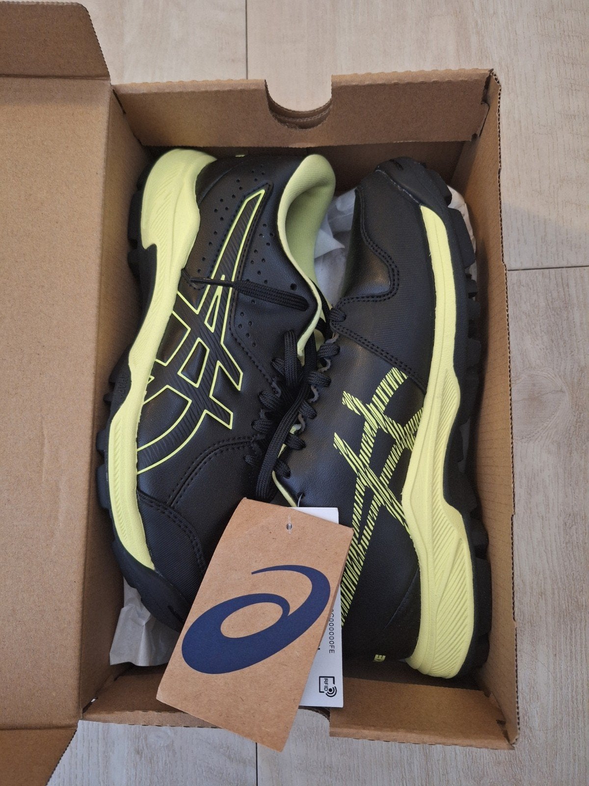 Nieuw in doos: Asics hockey schoenen maat 37, Ophalen of Verzenden, Nieuw, Schoenen