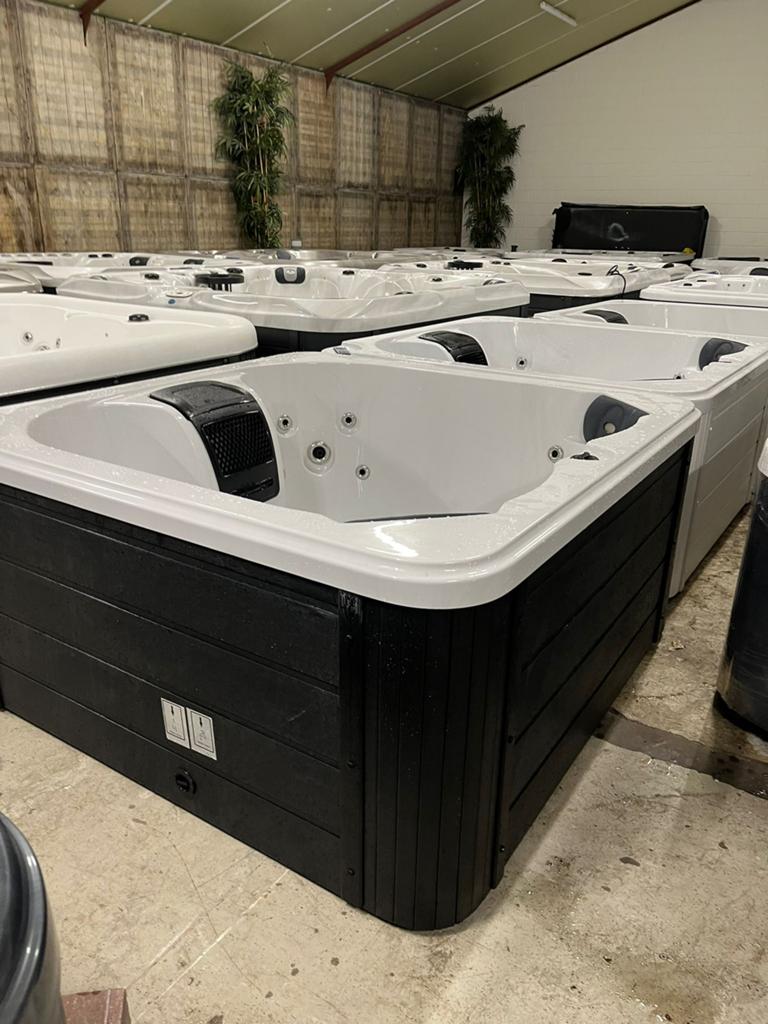 Nieuwe Luxe  4 pers. Spa Jazz incl. Plaatsing & Garantie, Tuin en Terras, Bubbelbaden en Hottubs, Ophalen, Zo goed als nieuw, Filter