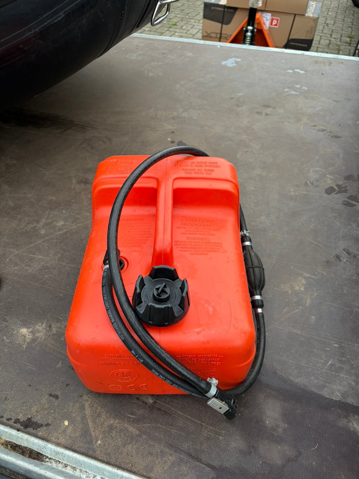 Foto 16 van Unieke vetus rubberboot met 8pk motor