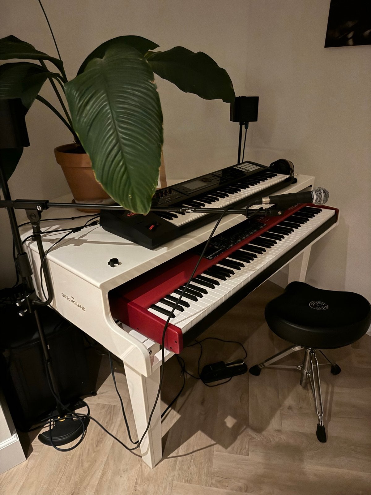 Dutchgrand vleugelombouw te huur voor evenementen, Muziek en Instrumenten, Ophalen, Wit, Digitaal, Zo goed als nieuw