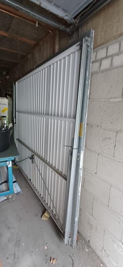 Garage deur 237,5x212,5 cm compleet z.g.a.n. grijs...ophalen, 120 cm of meer, Garagedeur, Ophalen of Verzenden, Zo goed als nieuw