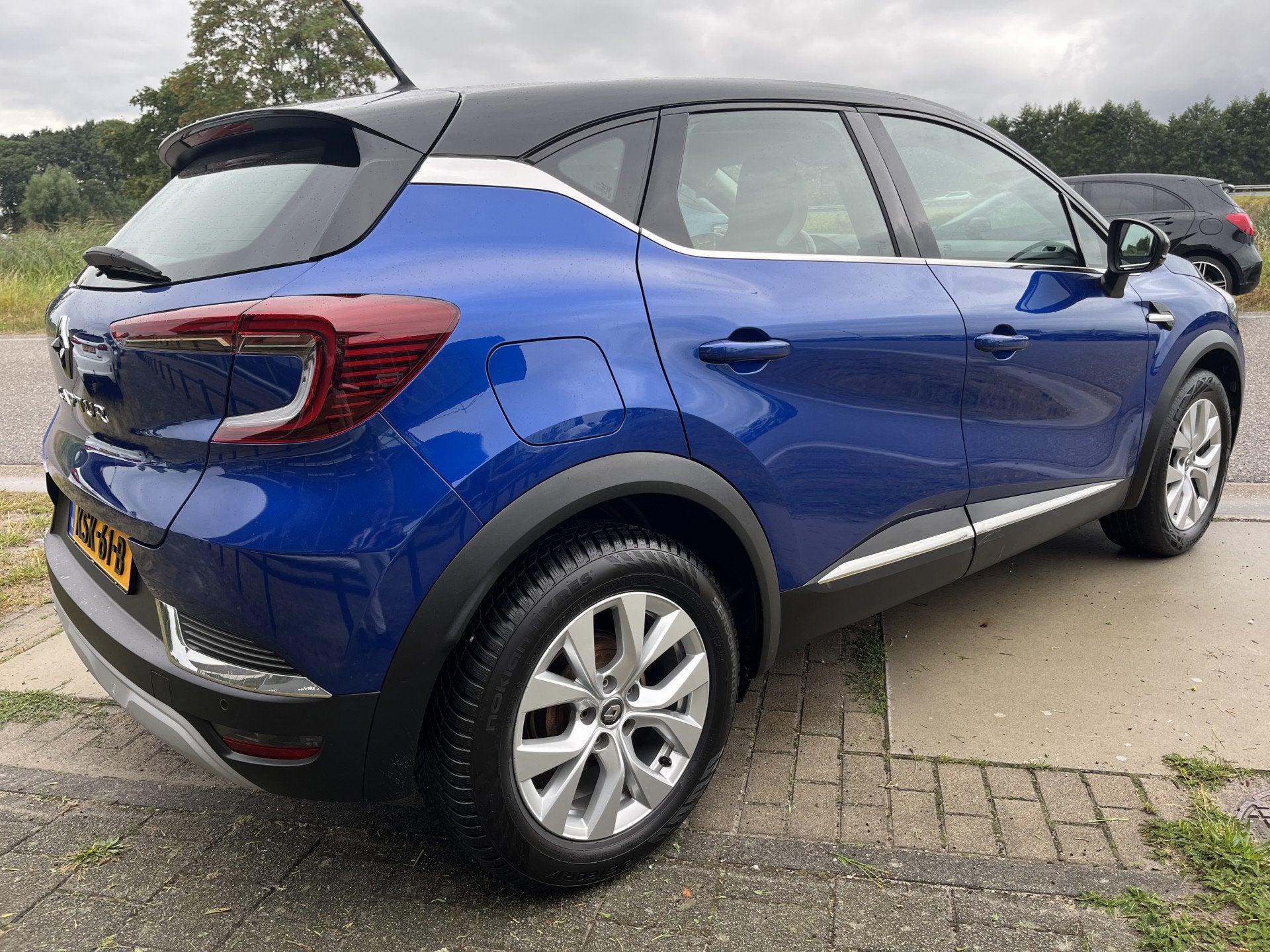 Renault Captur 1.3 TCe 130 Intens / Camera / Stoelverw / Cli, Auto's, 12 maanden, Gebruikt, Blauw, Leder en Stof