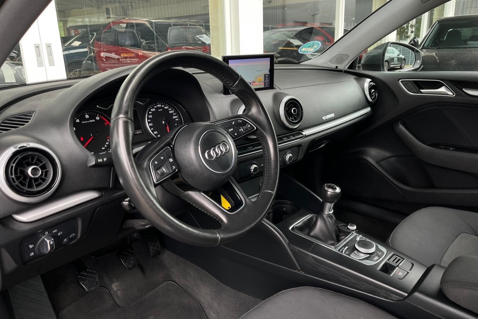 Audi A3 Limousine 1.5 TFSI CoD | TREKHAAK | CRUISE |, Auto's, Audi, Voorwielaandrijving, Stof, 4 cilinders, 150 pk