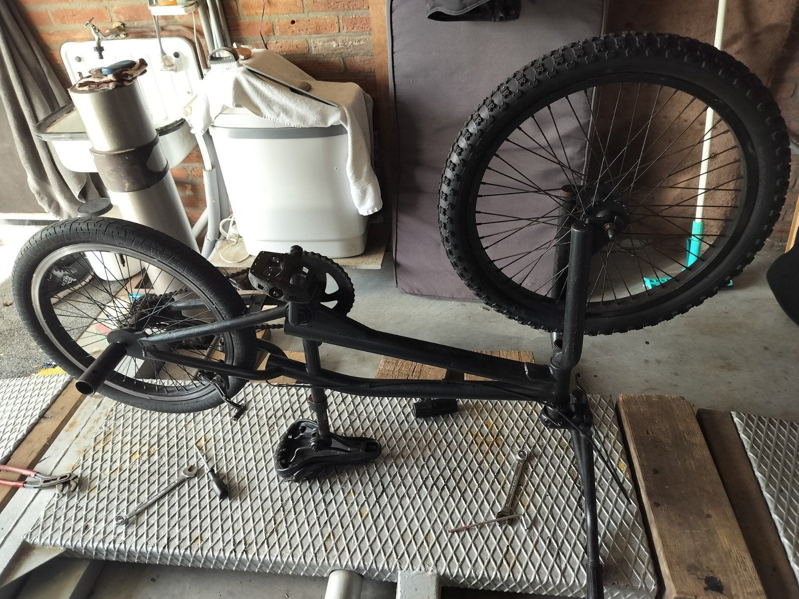 BMX fiets zwart voor de handige klusser - 20 inch, Ophalen, Velgrem, Voetsteunen, 16 tot 20 inch