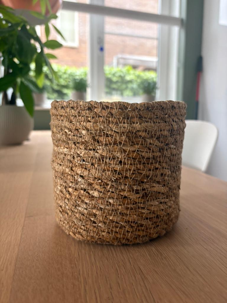 Gevlochten waterdichte pot - 12 cm hoog, Huis en Inrichting, Woonaccessoires | Schalen en Manden, Ophalen, Mand, Rond, Nieuw