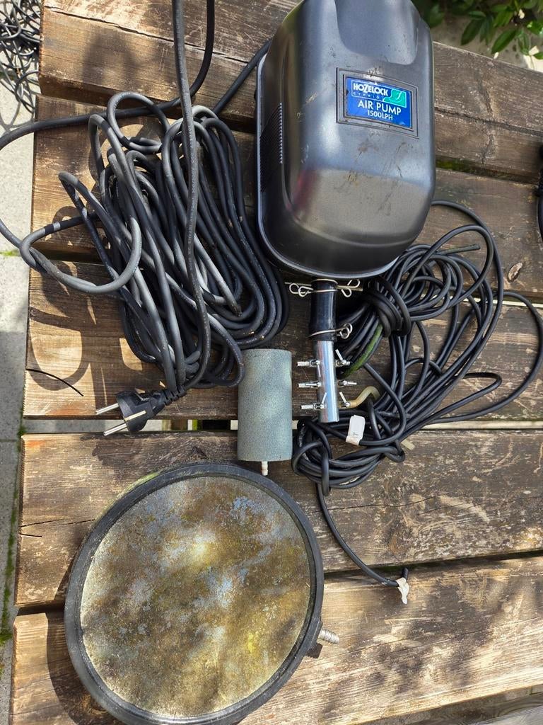 Hozelock cyprio airpump met extra verdeler met kraatjes, Ophalen of Verzenden, Zo goed als nieuw, Vijverstofzuiger
