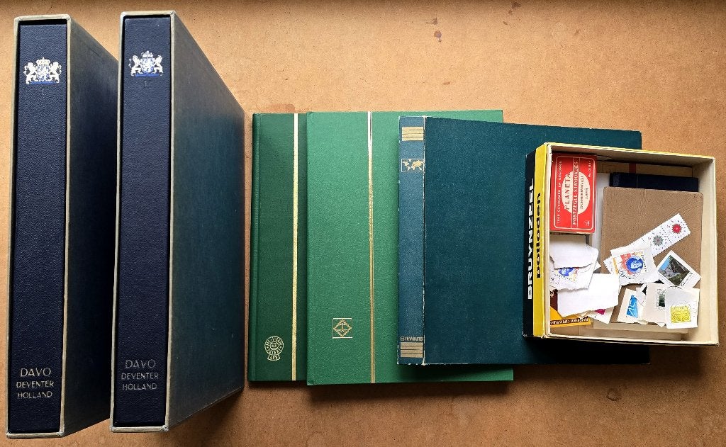 Postzegelverzameling Davo albums NL 1&2 1852-1985 + extra's, Ophalen of Verzenden, Nederland