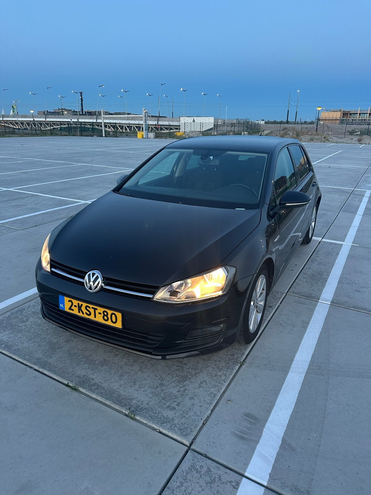 Volkswagen Golf 1.6 TDI 81KW 5D Blue Motion 2013 donkerblauw, Voorwielaandrijving, 4 cilinders, Zwart, Origineel Nederlands