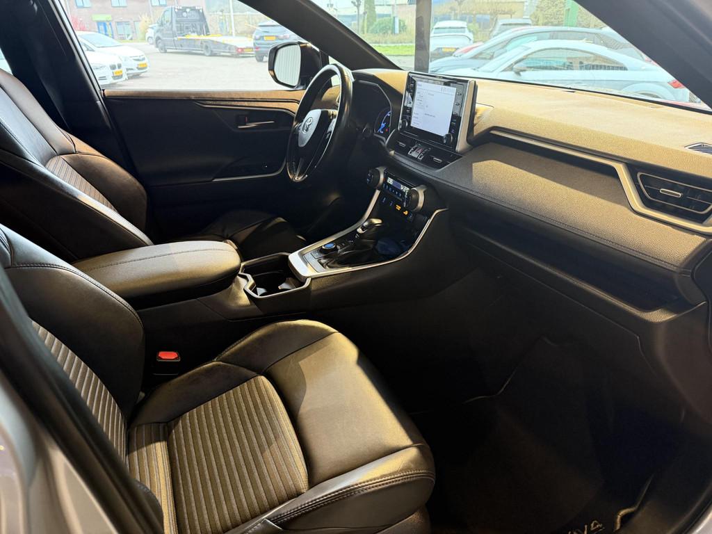 Toyota RAV4 2.5 Hybrid AWD Bi-Tone | FACE LIFT MODEL | LED K, Auto's, Toyota, Automaat, Gebruikt, Euro 6, 4 cilinders