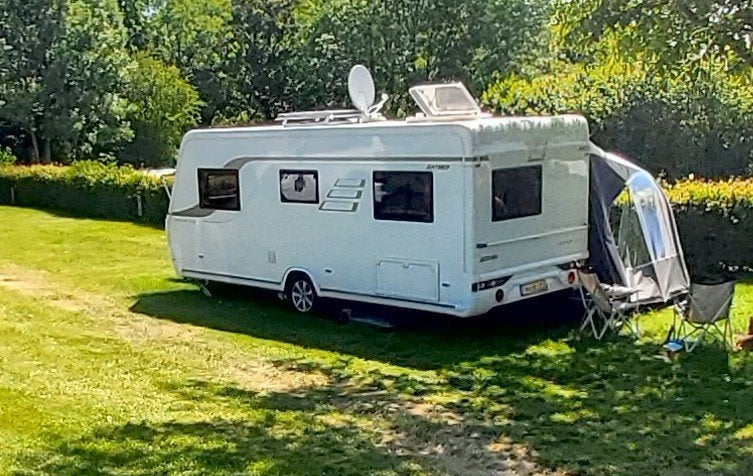 Eriba Nova 545 SL uitstekende staat, Omvormbare zithoek, Rondzit, Particulier, 5 tot 6 meter