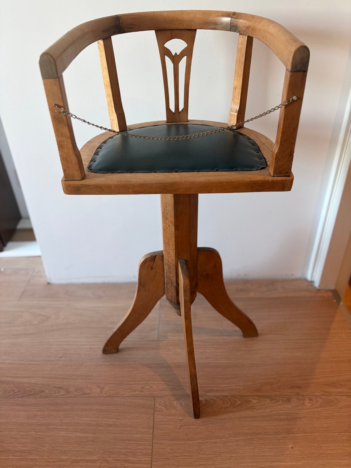 Vintage Kappersstoel - kinderen/jeugd - Uniek Houten Design, Ophalen