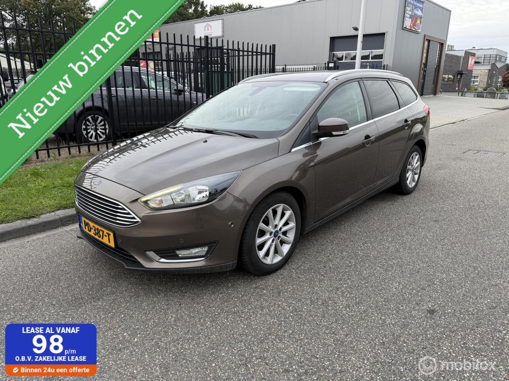 Ford Focus Wagon 1.5 TDCI Titanium automaat, Auto's, Gebruikt, 4 cilinders, Bruin, 140 €/maand