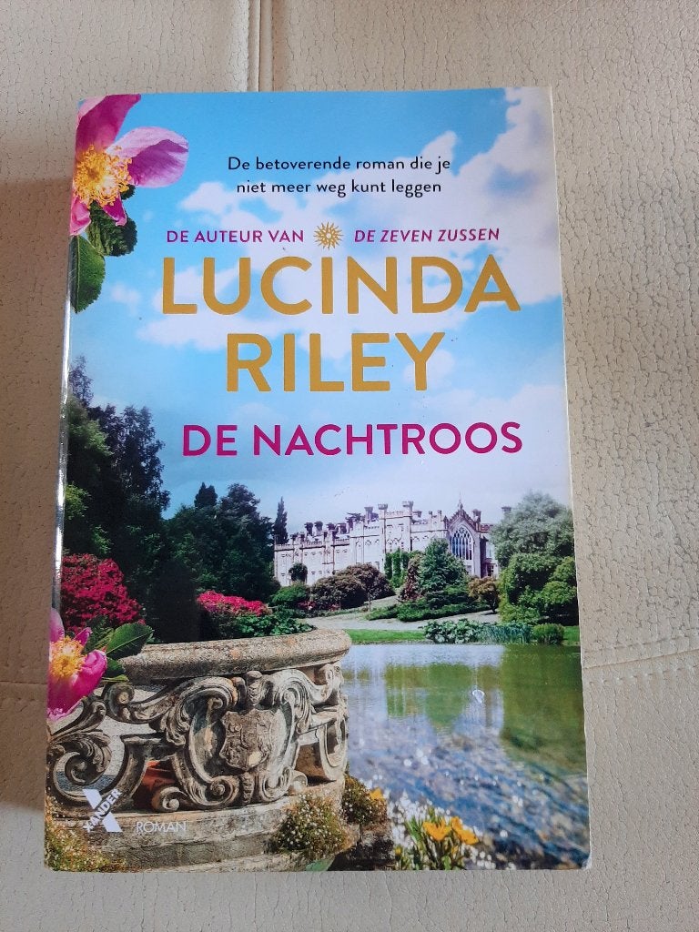De nachtroos – Lucinda Riley, Boeken, Ophalen of Verzenden, Zo goed als nieuw, Lucinda Riley