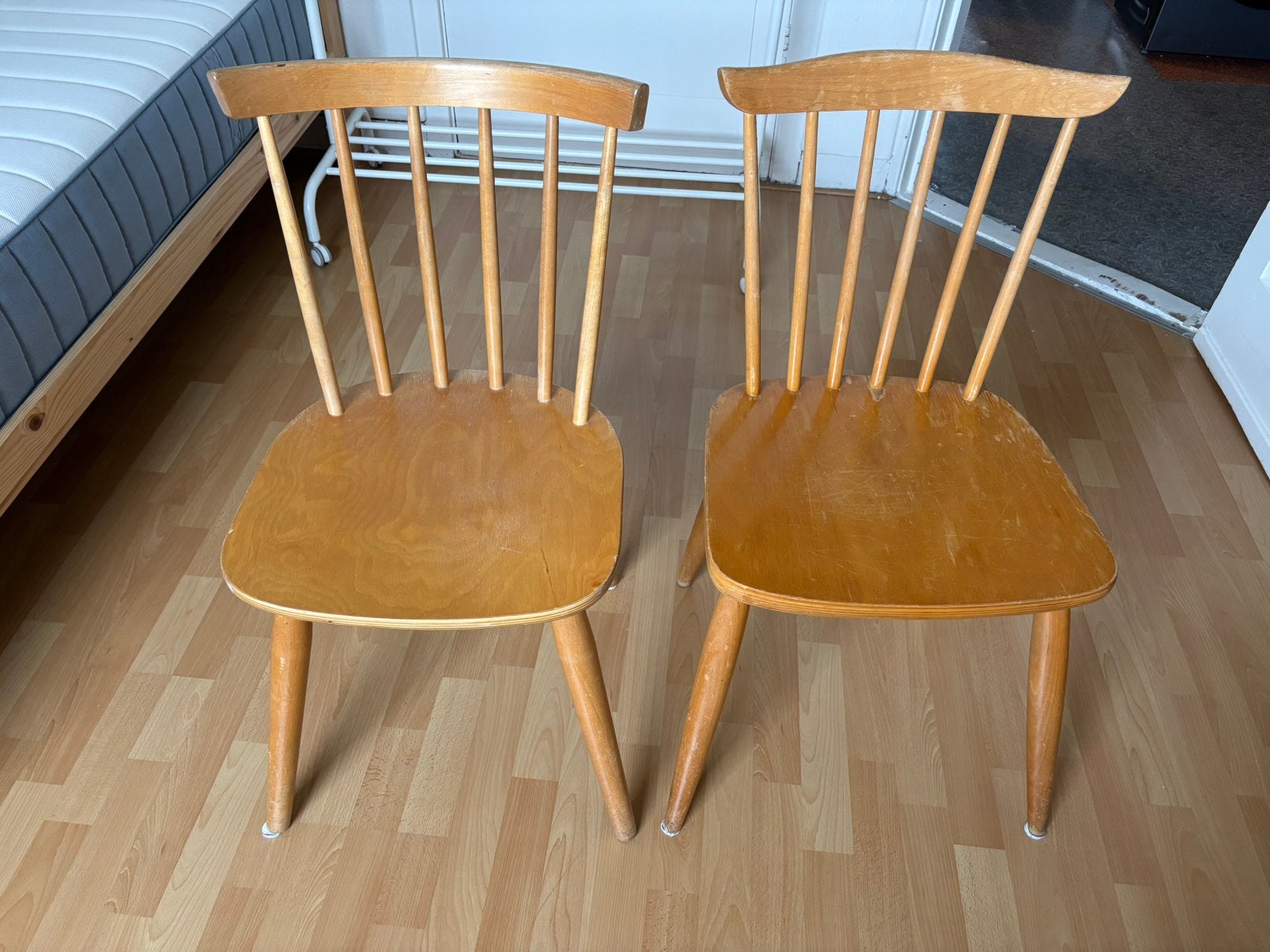 4 wooden chairs, Huis en Inrichting, Stoelen, Ophalen, Gebruikt, Bruin, Vier