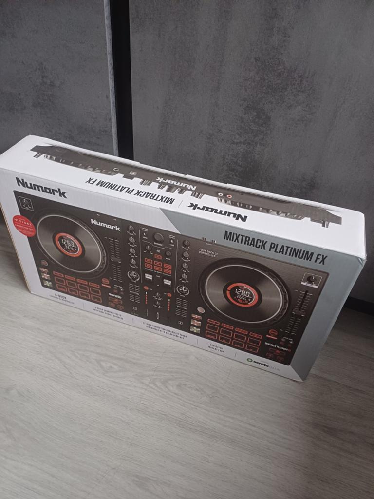 Numark Mixtrack Platinum FX DJ Controller, Muziek en Instrumenten, Ophalen, Nieuw, Numark