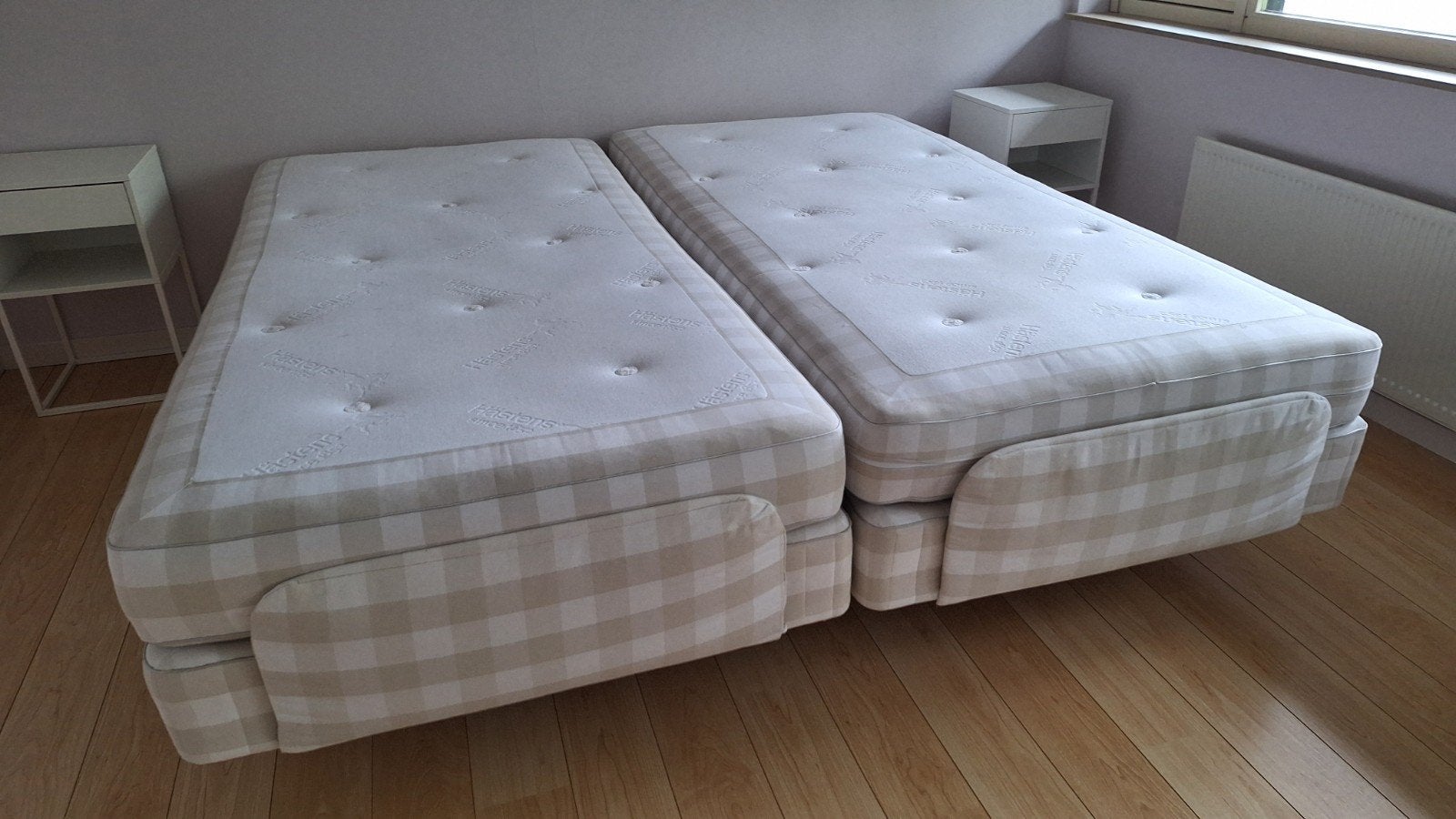 Hastens bedden 2x 105 x 220, Ophalen, Gebruikt, Wit, Tweepersoons