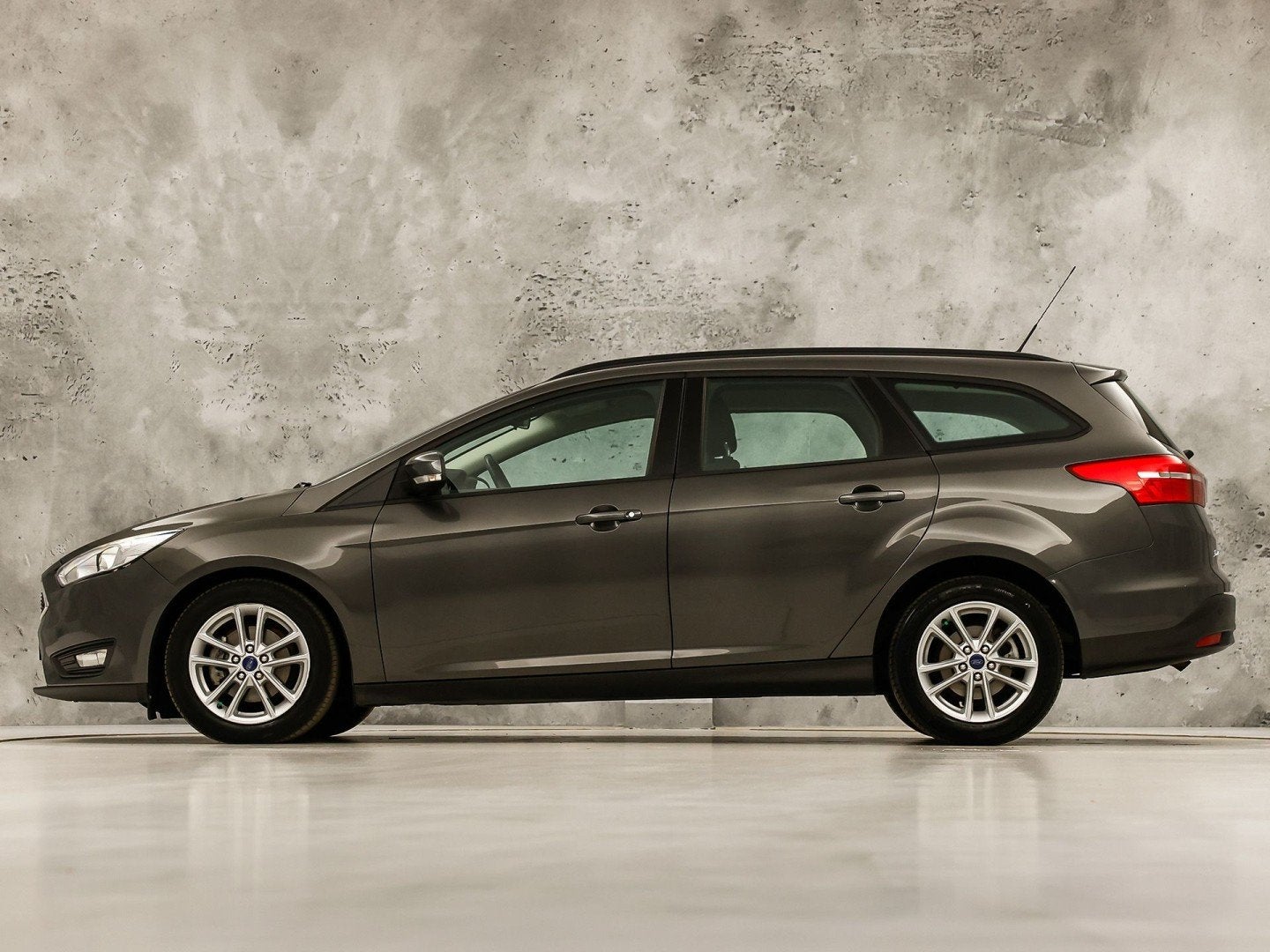 Foto 2 van Ford FOCUS Wagon 1.0 Sport Automaat (NAVIGATIE, STUUR/STOELV
