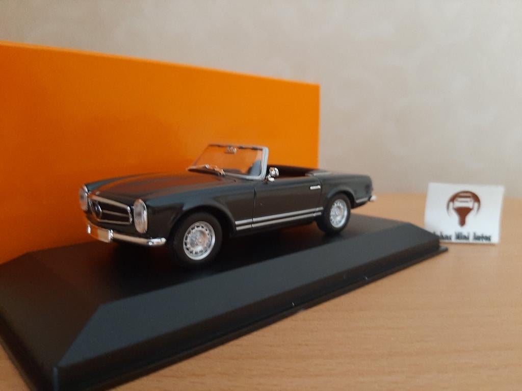 Mercedes Benz 230 SL (W113) 1965 Grijs van Maxichamps 1:43