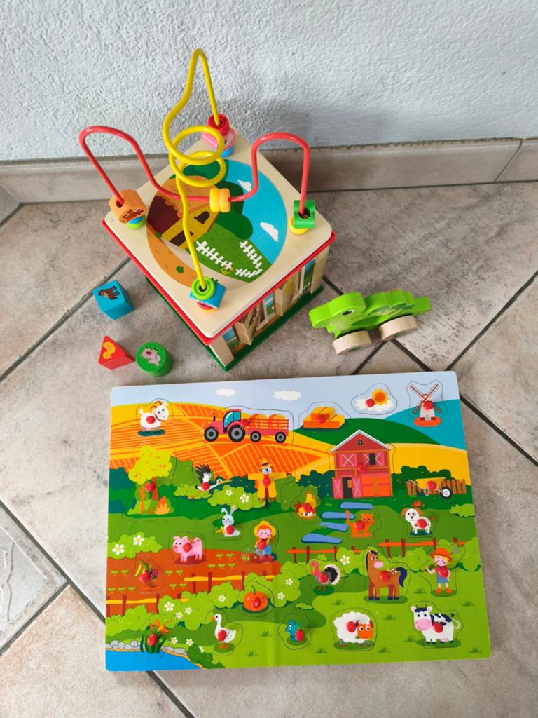 Houten activiteitenkubus, boerderij puzzel en dino, Ophalen of Verzenden, Gebruikt, Overige typen, Met wieltjes