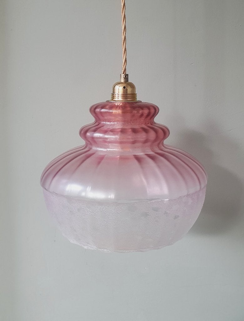 Grote Vintage Glazen Hanglamp  in zachte rood / rose tinten, Glas, Vintage, mid century, Gebruikt, E27 (groot)