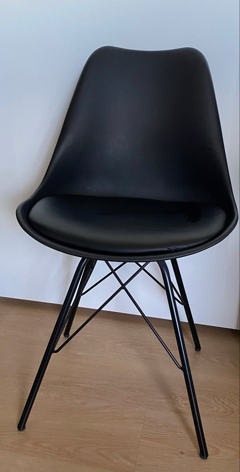 2x zwarte stoelen met metalen onderstel, Ophalen, Kunststof, Gebruikt, Twee