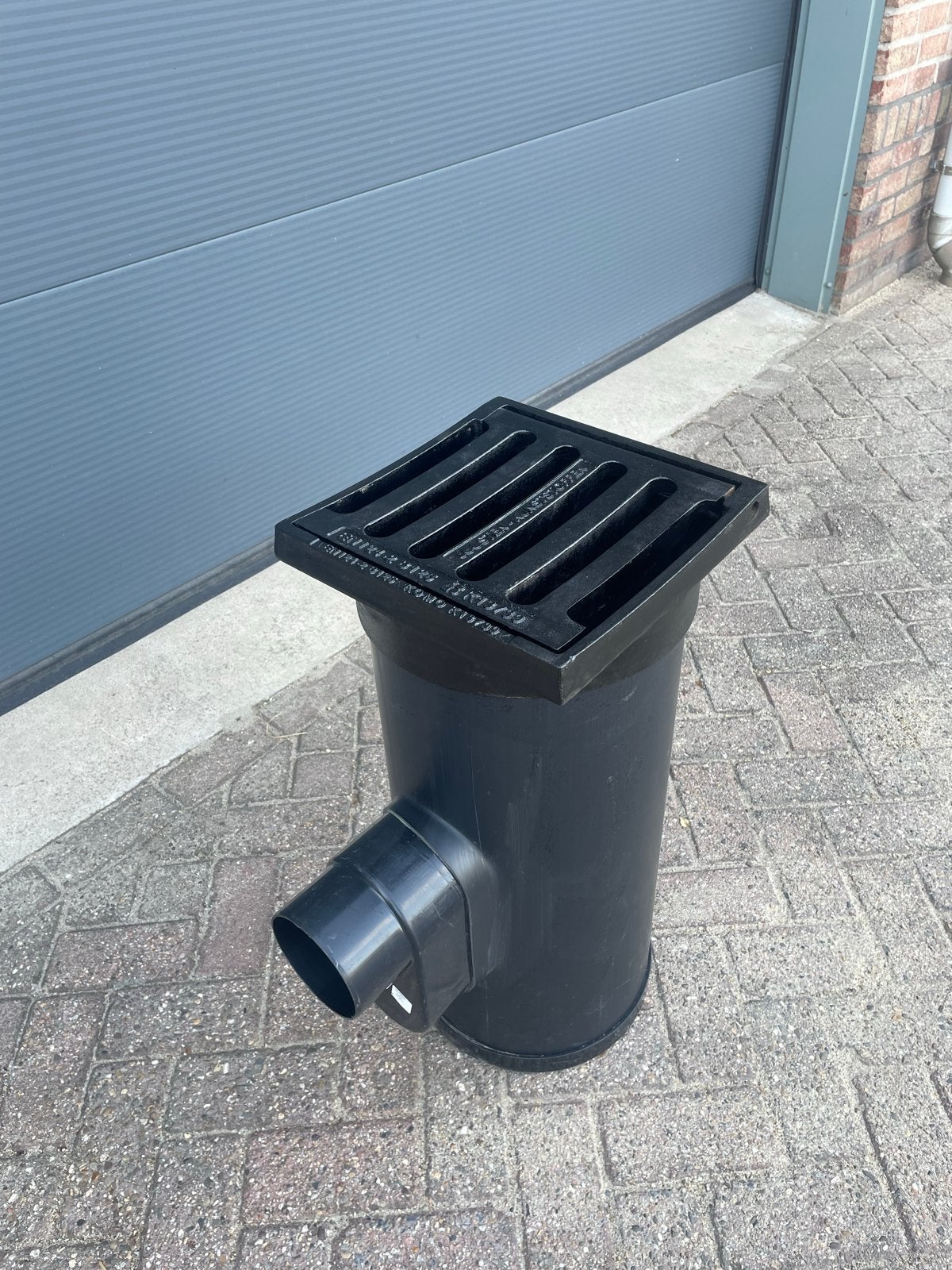 Straatkolk gietijzeren kop - Dyka PVC onderbak, Ophalen, Nieuw, Minder dan 2 meter, 80 mm of meer