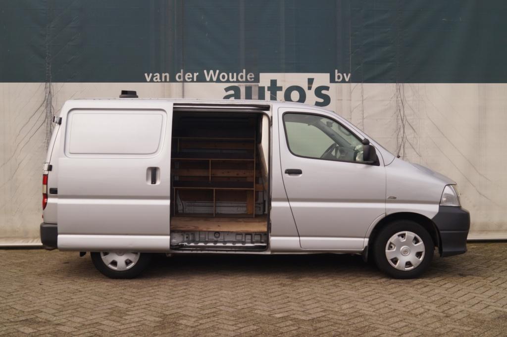 Toyota HiAce 2.5 D-4D 95pk KWB -AIRCO-TREKHAAK- (bj 2010), Gebruikt, Origineel Nederlands, Bedrijf, Metallic lak