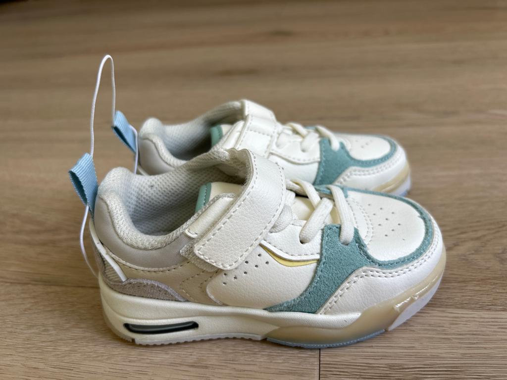 Zara sneakers maat 24 - Nieuw en ongedragen, Ophalen, Nieuw, Jongen of Meisje, Sportschoenen