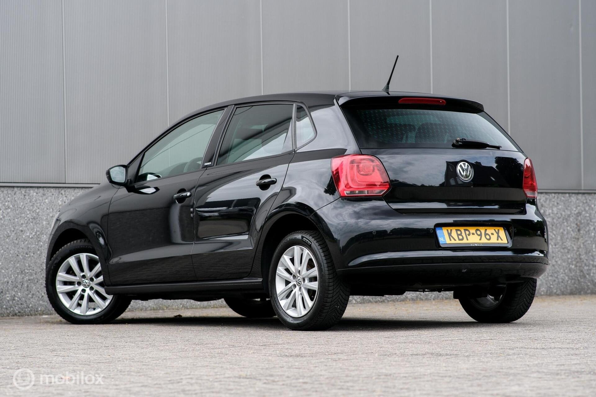 Volkswagen Polo 1.2-12V Style | APK 2028 | Stoelverwarming |, Auto's, Volkswagen, Voorwielaandrijving, Euro 5, Gebruikt, Zwart