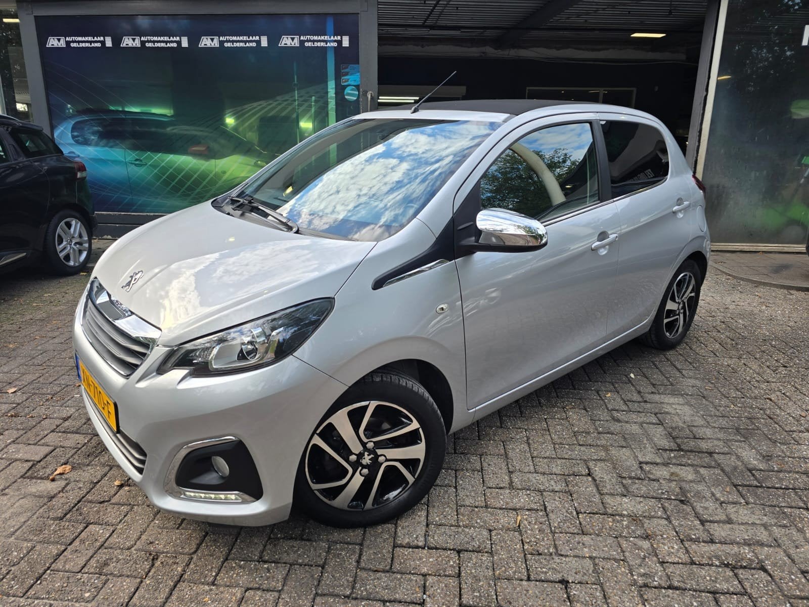 Peugeot 108 1.0 e-VTi Allure TOP! | AUTOMAAT | 2E EIGENAAR |, Auto's, Dealer onderhouden, Stof, Gebruikt, Euro 6
