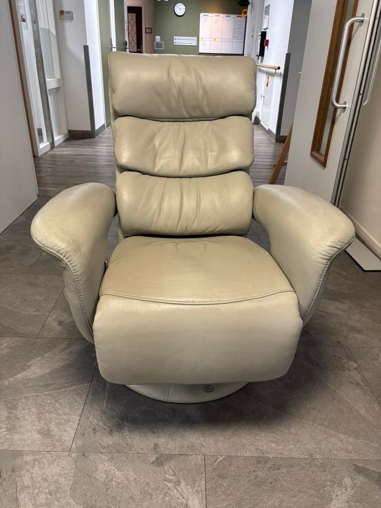 Verstelbare fauteuil merk Himolla, Ophalen, Zo goed als nieuw, 75 tot 100 cm, 50 tot 75 cm