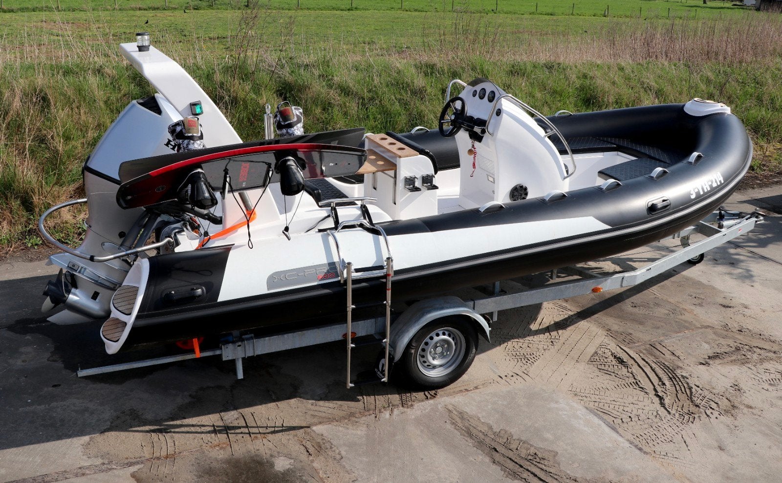 ZGAN Honda 115pk RIB met trailer en 50 vaaruren, Gebruikt, Inclusief motor, Ophalen, Polyester/glasvezel