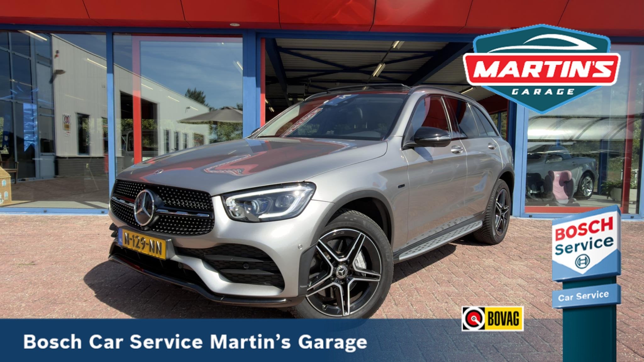 Mercedes-Benz GLC 300e 4MATIC AMG | PANO | MEMORY | MASSAGE, Auto's, Mercedes-Benz, Automaat, 14 kWh, Gebruikt, 4 cilinders