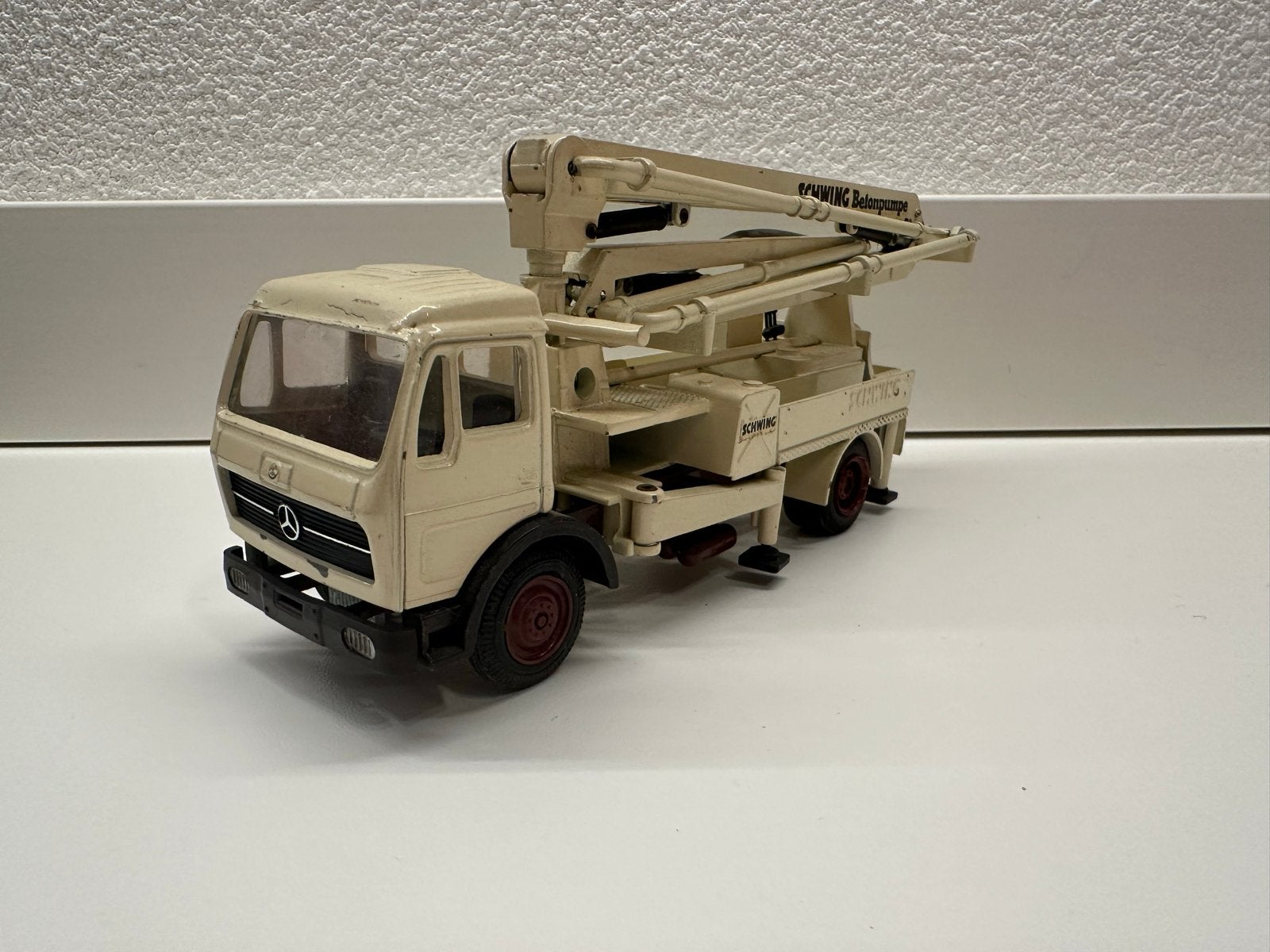 NZG Mercedes-Benz met Schwing Betonpomp, Hobby en Vrije tijd, Modelauto's | 1:50, Ophalen of Verzenden, Gebruikt, Bus of Vrachtwagen