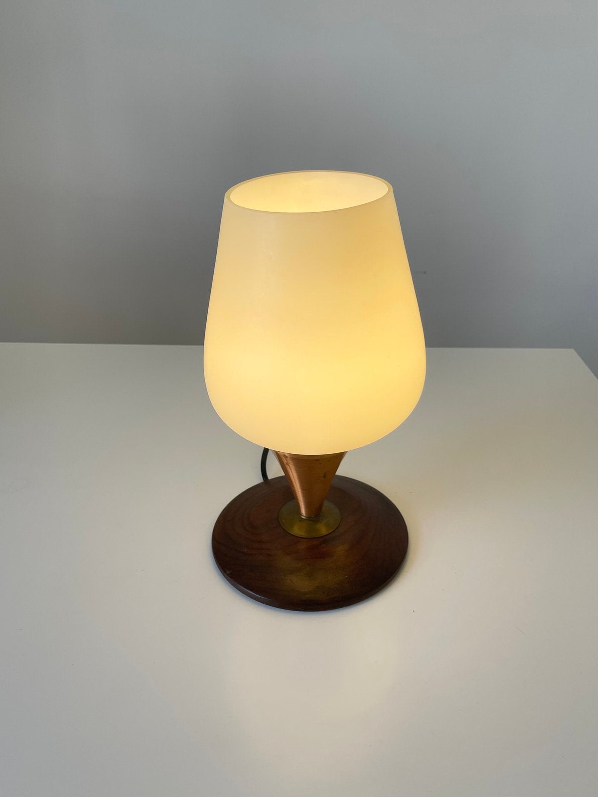 Prachtige vintage tafellamp, opaalglas, Deens design, 60s, Ophalen of Verzenden