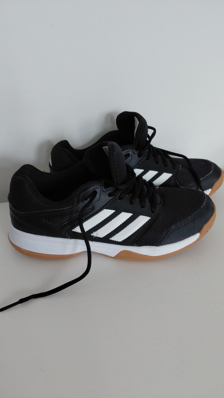 Adidas indoorschoenen zwart maat 38. 2/3, Adidas, Sportschoenen, Ophalen of Verzenden, Zo goed als nieuw