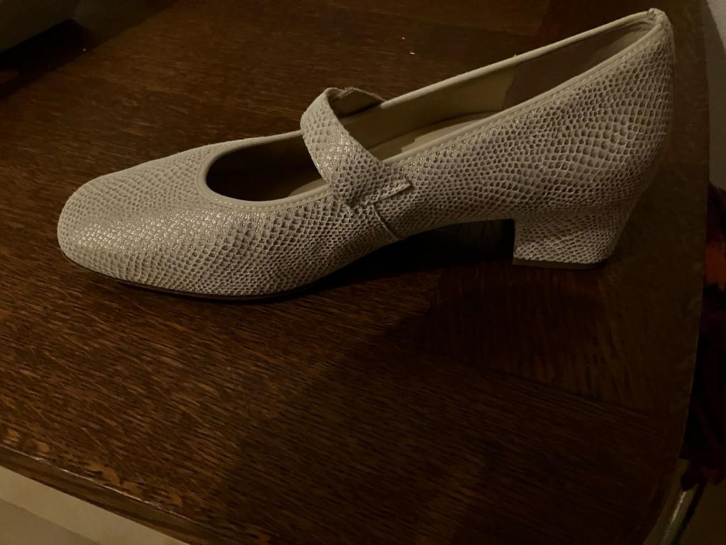 Hassia Evelyn-J pumps, maat 37,5, zo goed als nieuw, Ophalen, Pumps, Beige, Zo goed als nieuw