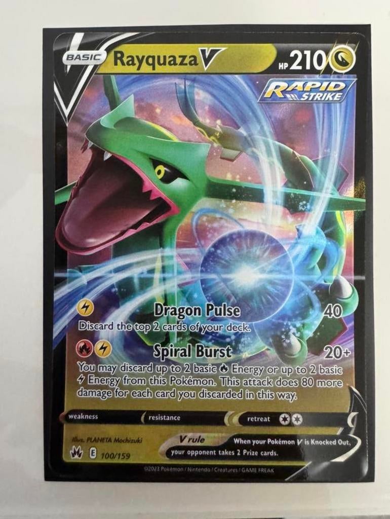Rayquaza V 100/159 Pokemon Crown Zenith, Hobby en Vrije tijd, Verzamelkaartspellen | Pokémon, Ophalen of Verzenden, Zo goed als nieuw