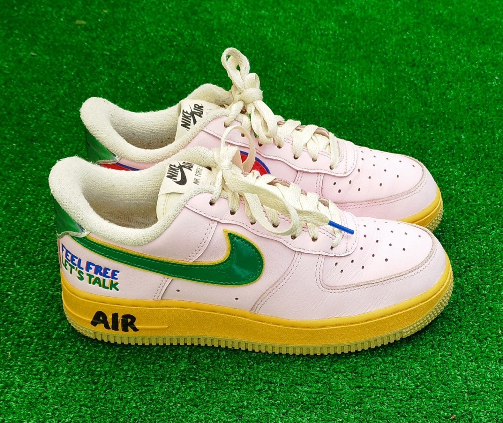 Nike Air Force 1 Low 'Feel Free, Let's Talk' - Maat 39, Kleding | Dames, Schoenen, Nike Air Jordan, Ophalen of Verzenden, Nike