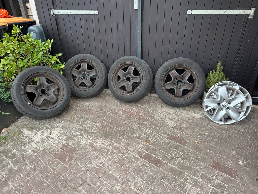 Zomerbanden met originele velgen Renault Megane 3, Ophalen, Gebruikt, 16 inch, Banden en Velgen