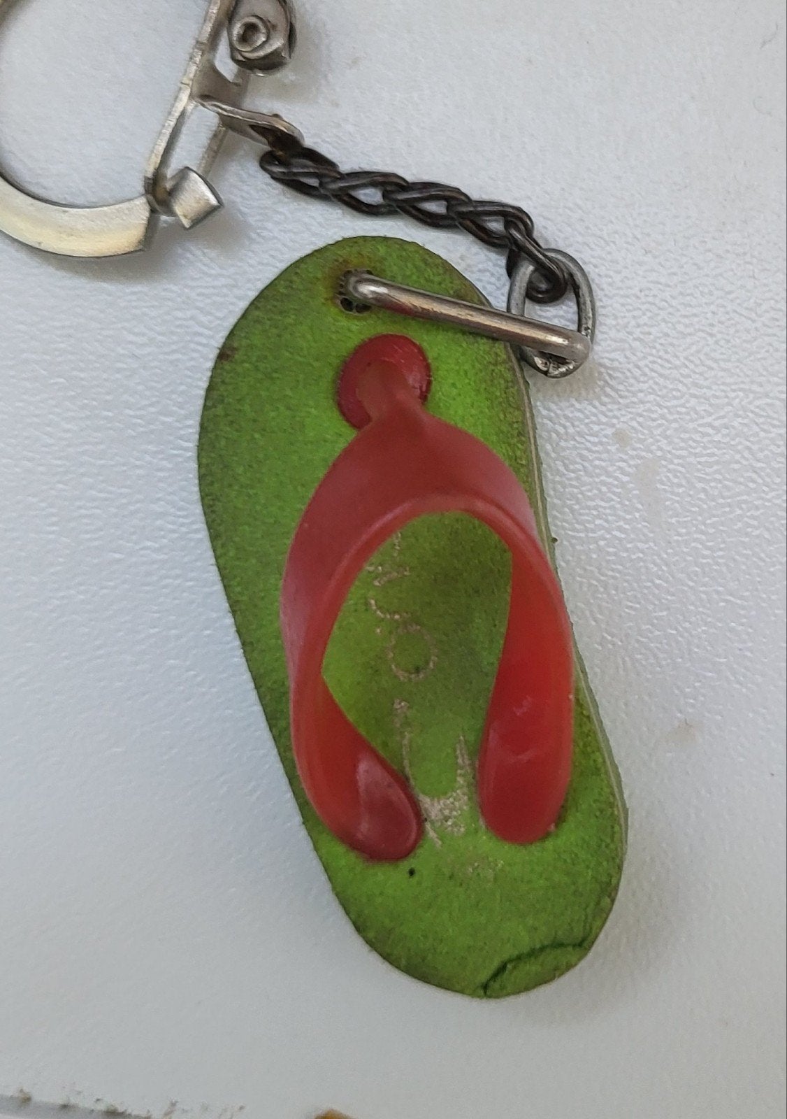 Sleutelhanger teenslipper groen rood, Ophalen of Verzenden, Gebruikt, Overige typen