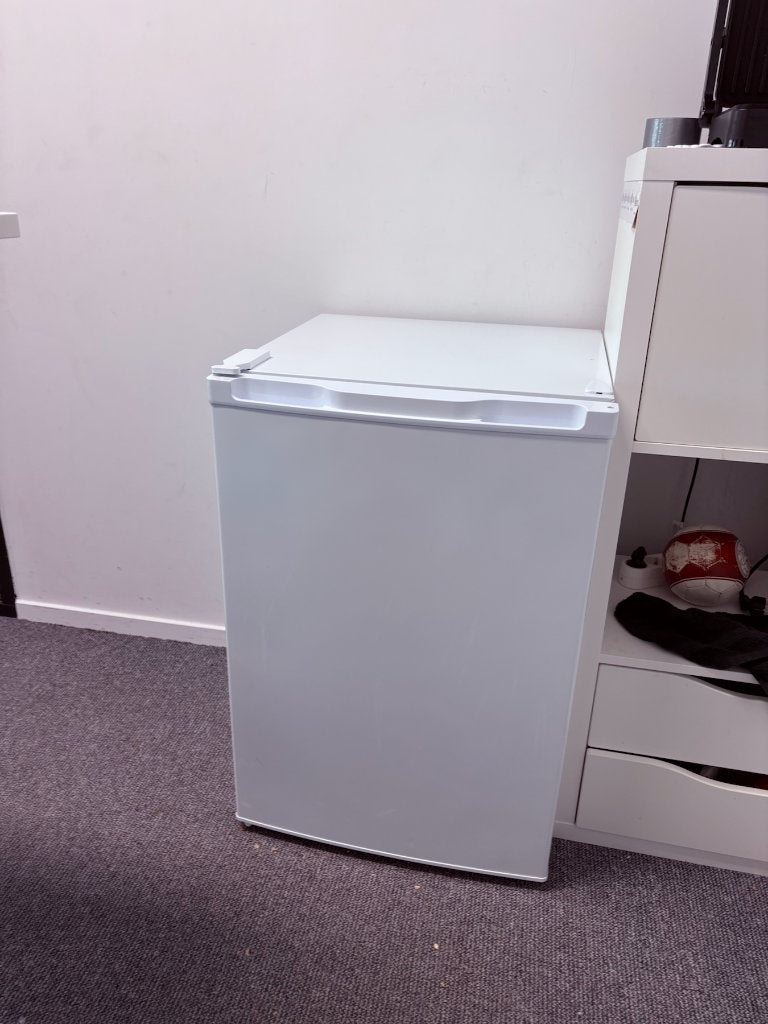 Compacte tafelmodel koelkast met vriesvak - wit, Witgoed en Apparatuur, Gebruikt, 100 tot 150 liter, 45 tot 60 cm, Met vriesvak
