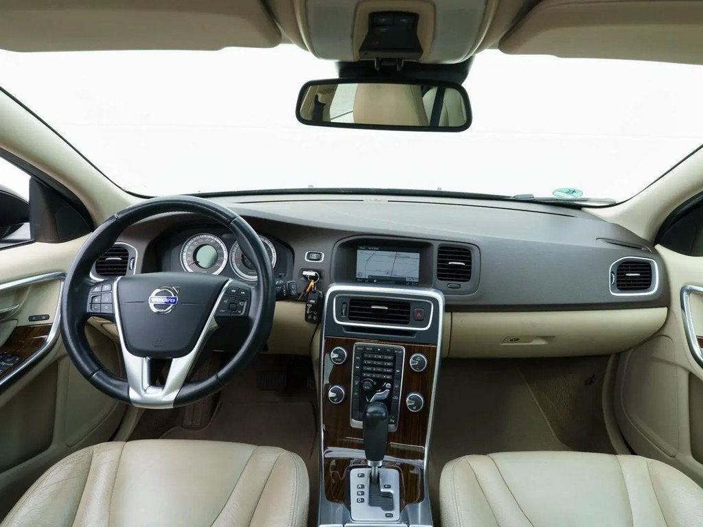 Volvo V60 2.0T 203pk Automaat Summum | Leder | € 8.750,00, 4 cilinders, Zwart, 203 pk, 84 €/maand