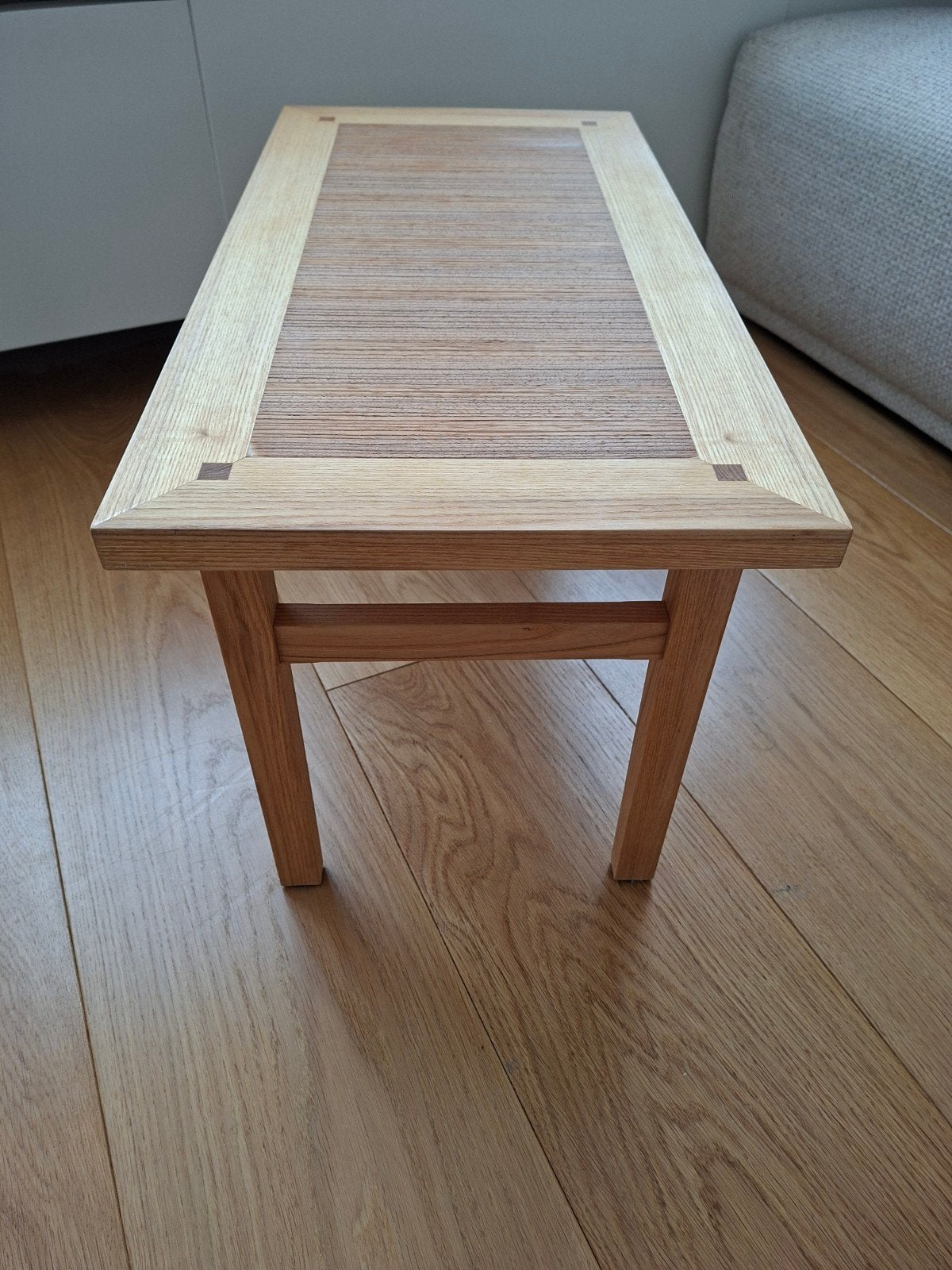 Handgemaakte salontafel van essenhout en zebranofineer, Minder dan 50 cm, 50 tot 100 cm, Ophalen of Verzenden, Zo goed als nieuw