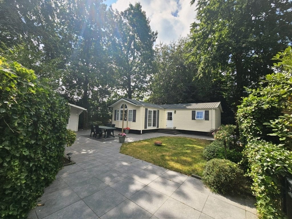 Prachtig L chalet op ruime hoekkavel met rustige ligging, 2 slaapkamers, 65 m², Utrecht, Verkoop zonder makelaar