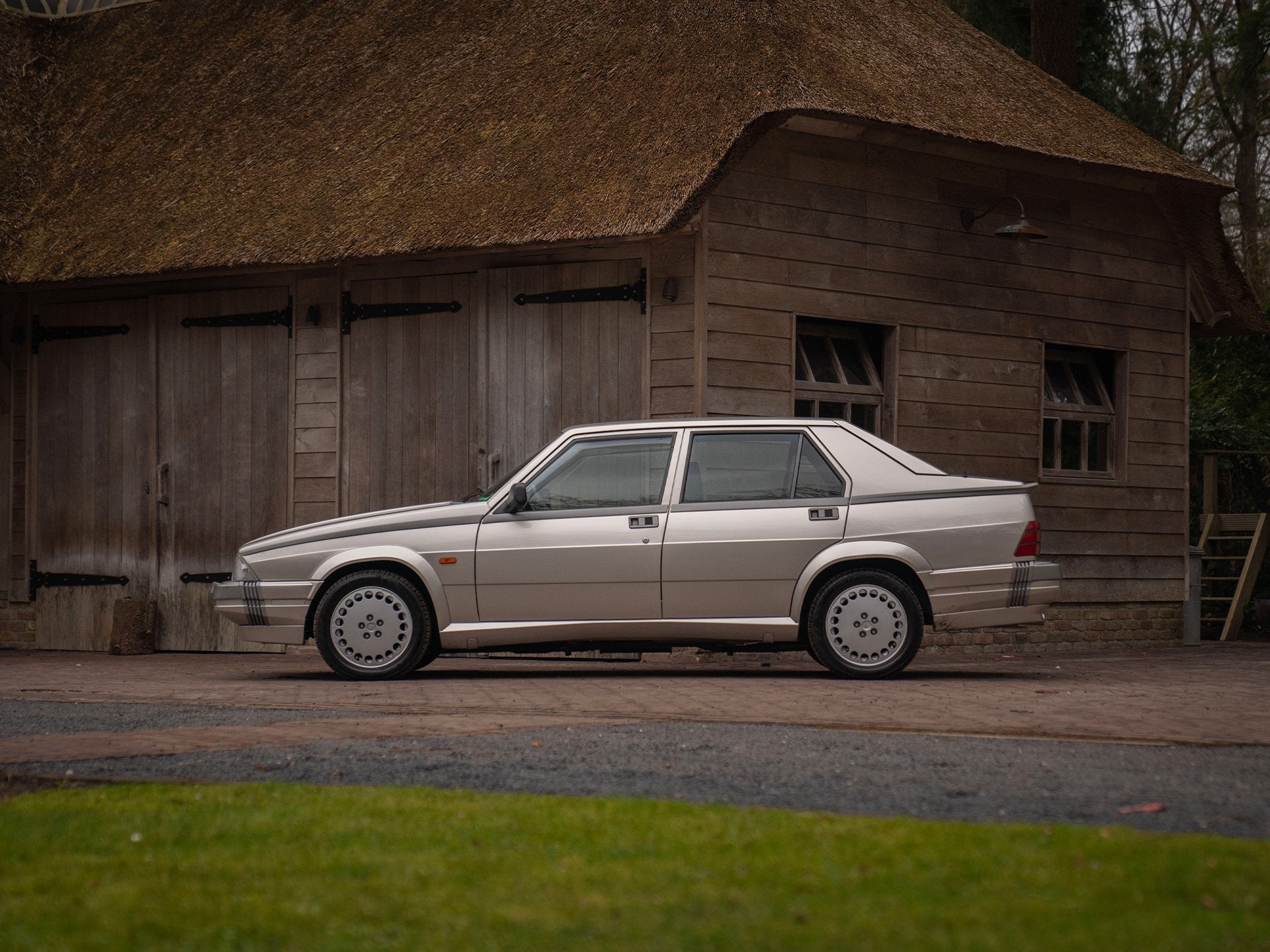 Alfa Romeo 75 3.0 V6 America (bj 1989), foto 4