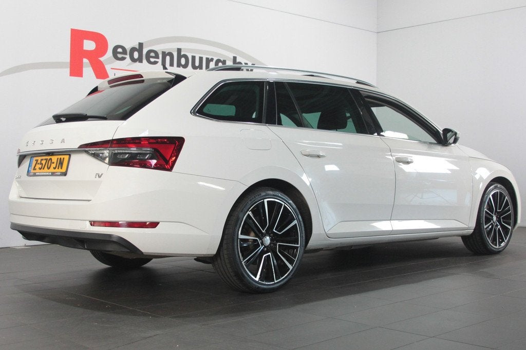 Skoda Superb Combi 1.4 TSI iV Business Edition Plus - Pano /, Auto's, Skoda, Gebruikt, Euro 6, Wit, Hybride Elektrisch/Benzine