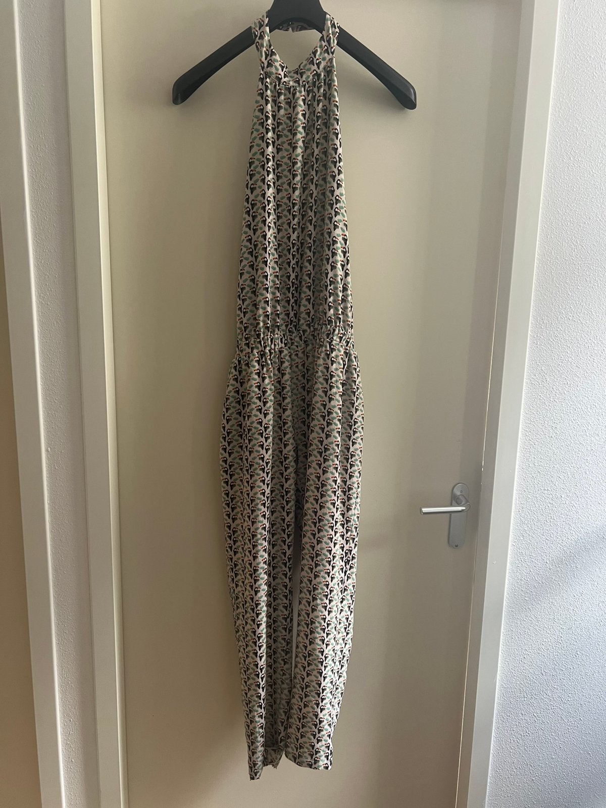 Aaiko mooie halter jumpsuit/ maat M/ toekan, Kleding | Dames, Jumpsuits, Verzenden, Zo goed als nieuw, Maat 38/40 (M), Groen