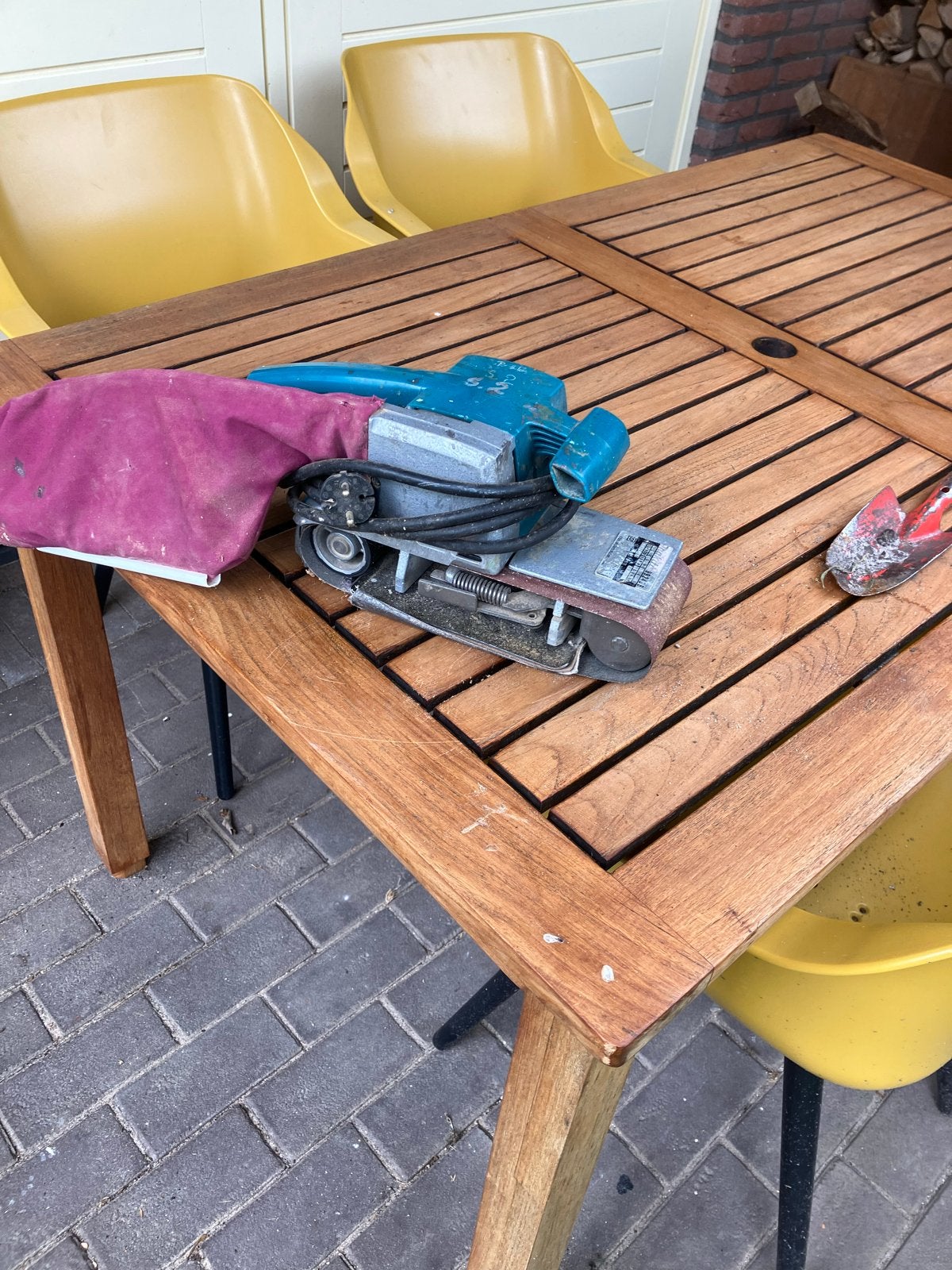 Makita bandschuurmachine met stofzak en schuurbanden, Ophalen, Gebruikt, Minder dan 600 watt, Bandschuurmachine